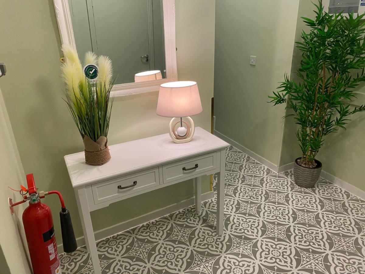 Befani'S Mediterranean Restaurant & Townhouse كلونيمل المظهر الخارجي الصورة