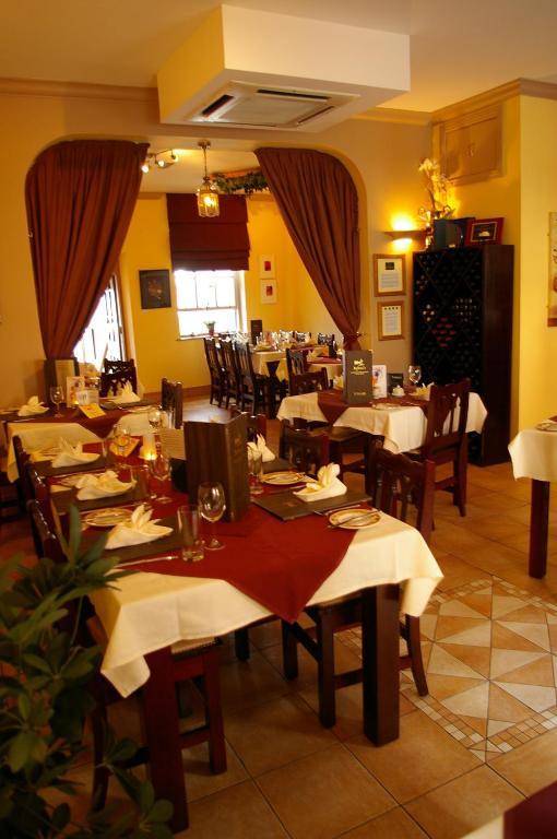 Befani'S Mediterranean Restaurant & Townhouse كلونيمل المظهر الخارجي الصورة